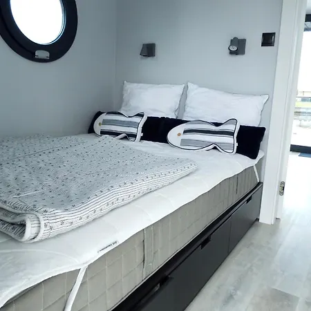 Floating Freedom By The Dodekalitten 船屋