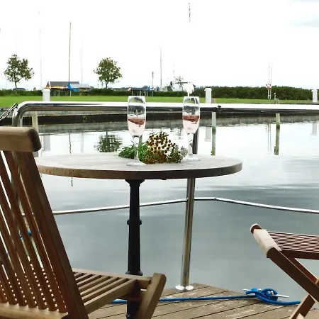 Floating Freedom By The Dodekalitten Botel Torrig