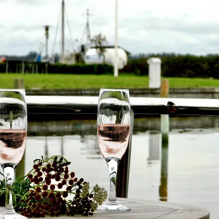 Floating Freedom By The Dodekalitten